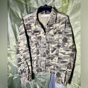 BKE Buckle Distressed Camouflage Button down Denim Jacket Wo Sz L